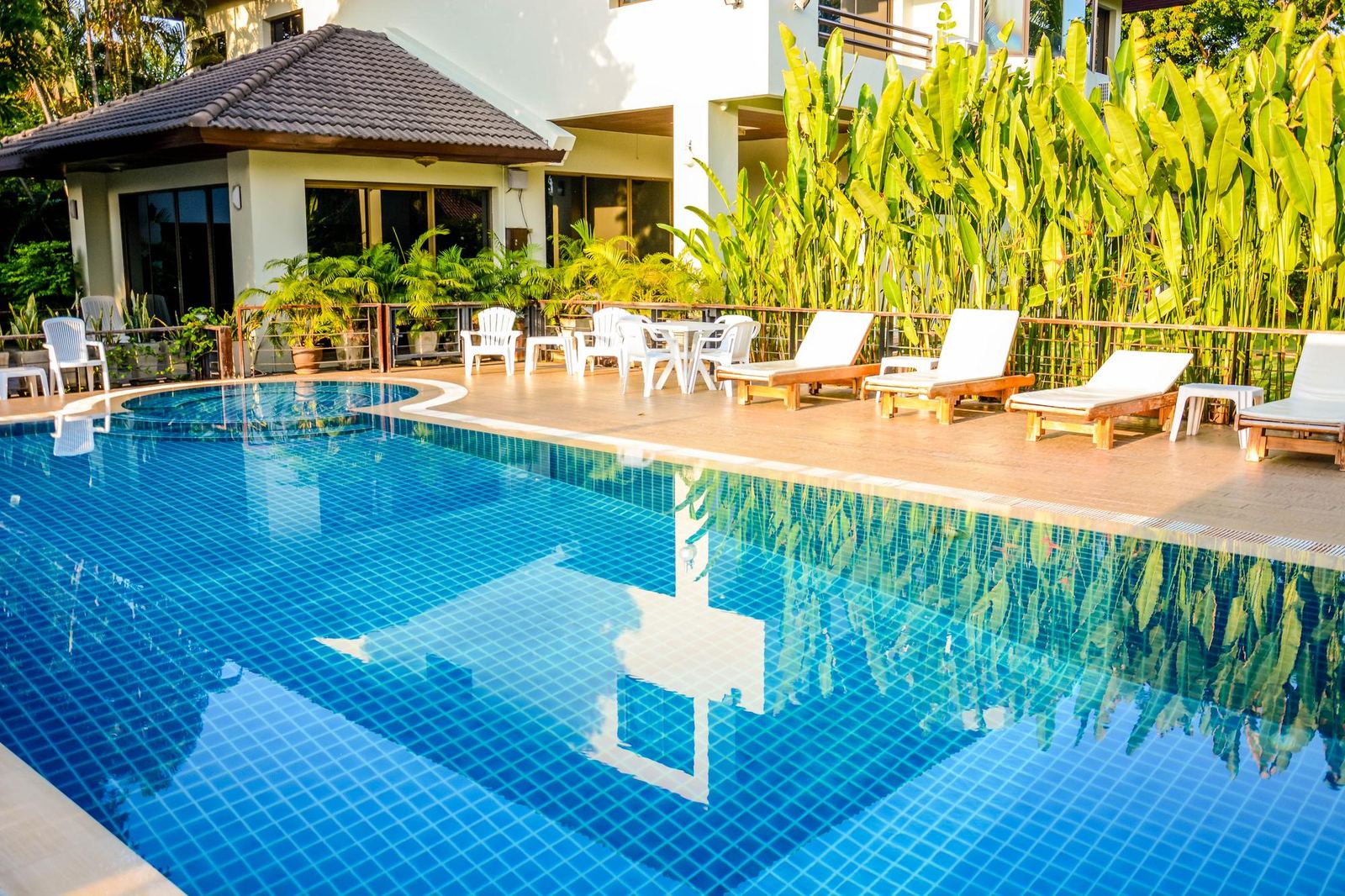 The Phoenix Pool Owner's Season-by-Season Guide